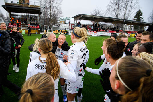 Rosengårds spelare jublar