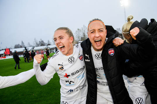 Rosengårds Gudrun Arnardottir och Sanne Troelsgaard jublar