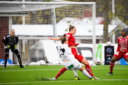 Rosengårds Stefanie Sanders sätter 3-2
