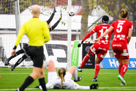 Rosengårds Stefanie Sanders sätter 3-2
