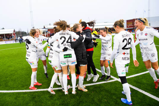 Rosengårds spelare jublar