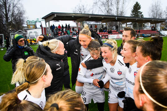 Rosengårds Caroline Seger, Sanne Troelsgaard jublar med