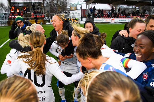 Rosengårds spelare jublar