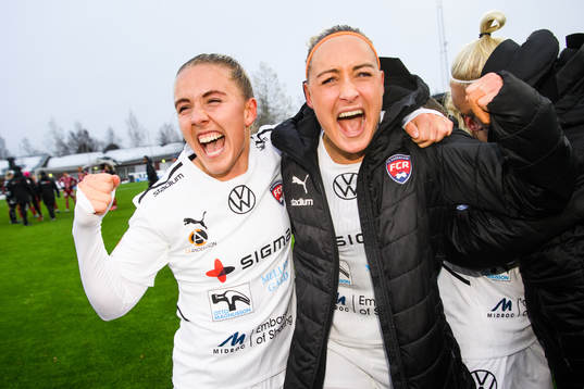 Rosengårds Mia Persson och Sanne Troelsgaard jublar