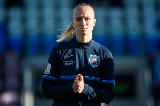 Eskilstunas Matilda Plan innan fotbollsmatchen i
