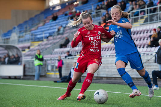 Örebros Berglind Ros Augustdottir och Eskilstunas Paulina