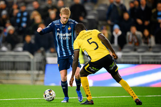Djurgårdens Kalle Holmberg och Elfsborgs Maudo Lamine