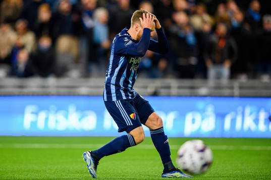 Djurgårdens Jacob Une Larsson deppar