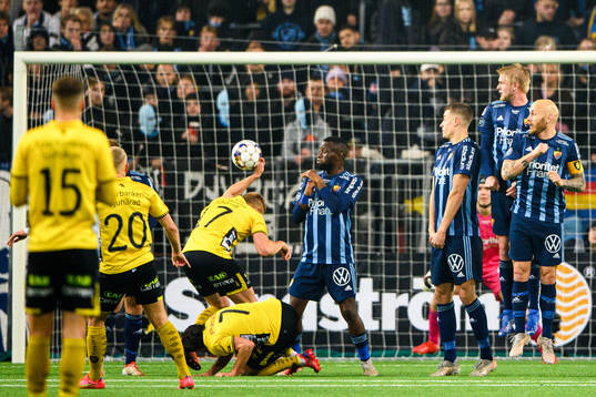 Bortdömt mål av Simon Strand