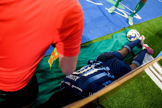 Djurgårdens Joel Asoro har ont
