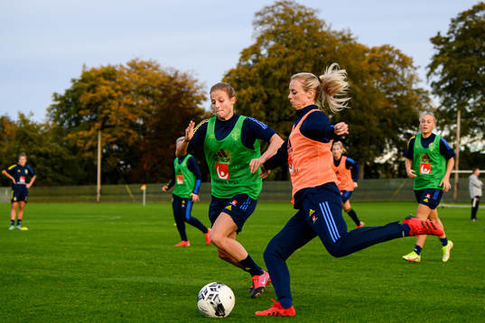 Anna Anvegård and Amanda Ilestedt of the Swedish women's