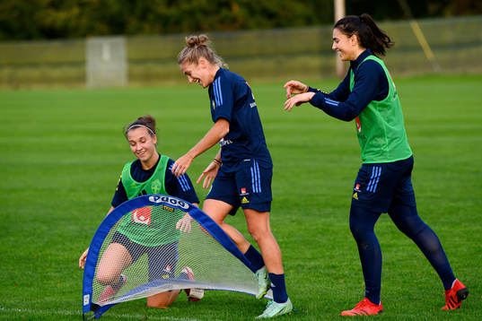 Julia Zigiotti Olme , Filippa Angeldahl and goalkeeper