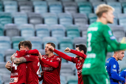 Örgrytes Daniel Paulson (till vänster) jublar med Marcus