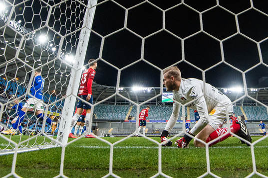 Örgrytes målvakt Fredrik Andersson deppar