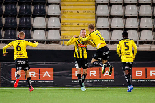 Häckens Patrik Wålemark jublar
