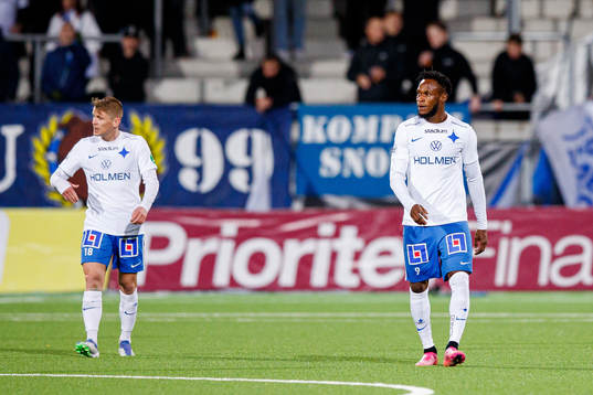 IFK Norrköpings Ari Skúlason och Samuel Adegbenro deppar
