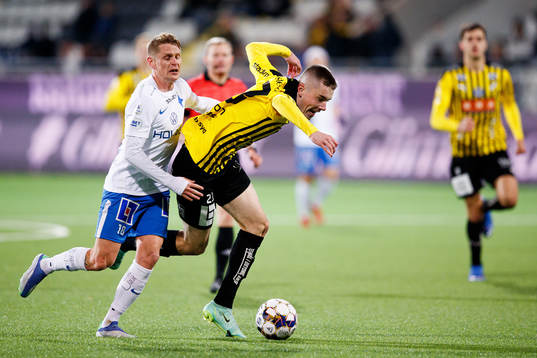 IFK Norrköpings Ari Skúlason och Häckens Patrik Wålemark