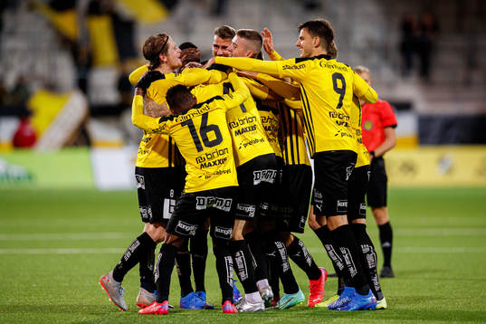 Häckens spelare jublar