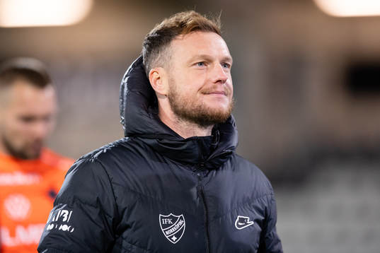 IFK Norrköpings assisterande tränare Kim Hellberg deppar
