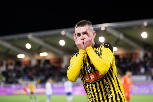 Häckens Patrik Wålemark jublar