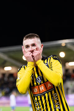 Häckens Patrik Wålemark jublar