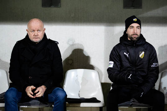 Häckens tränare Per-Mathias Högmo och assisterande