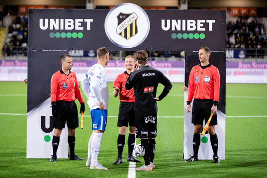IFK Norrköpings Linus Wahlqvist och Häckens Erik Friberg