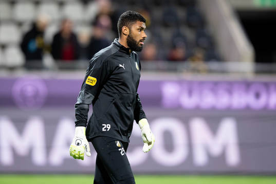 Häckens målvakt Jonathan Ursin Rasheed innan