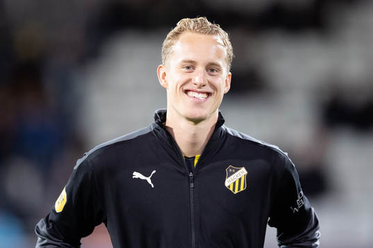 Häckens Gustav Berggren på line up innan fotbollsmatchen