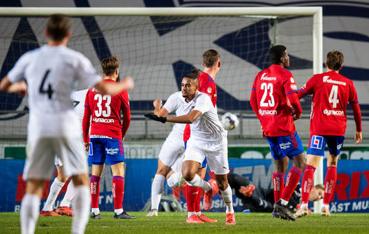 Vasalunds Alexander Andue gör här 1-1