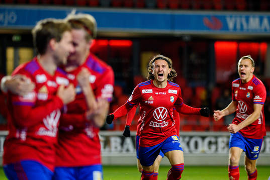 Östers Mattias Pavic jublar