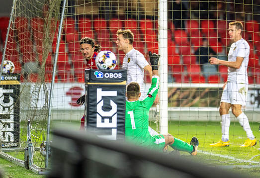 Östers Mattias Pavic jublar