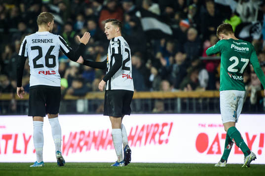 Landskronas Kevin Jensen (h) jublar med Jonathan Asp