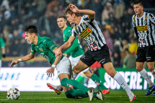 Jönköpings Adam Ben Lamin och Landskronas Robin Hofsö