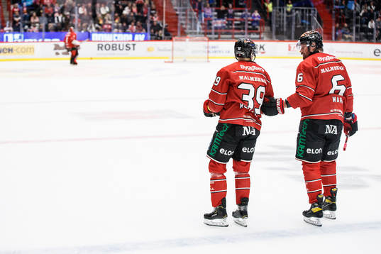 Örebros Joel Mustonen lämnar skadad