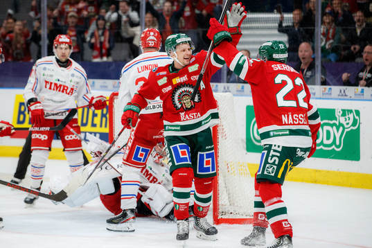 Frölundas Linus Nässén (h) jublar med Nicklas Lasu