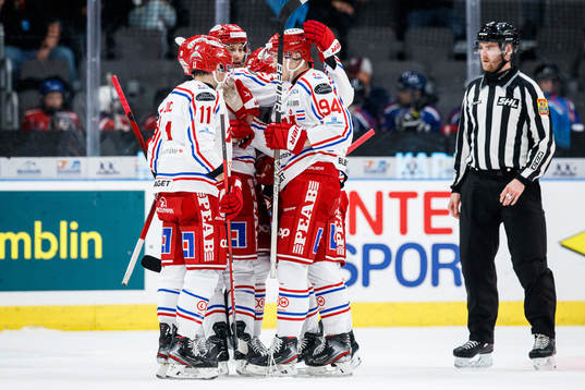 Timrås Sebastian Hartmann jublar med lagkamrater