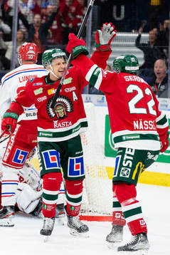 Frölundas Linus Nässén jublar med Nicklas Lasu