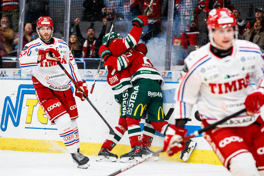 Frölundas Teodor Niederbach och Filip Johansson jublar