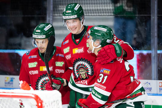 Frölundas Elmer Söderblom jublar ihop med Mats Rosseli