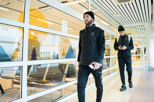 Erdal Rakip and Peter Gwargis of Malmö FF