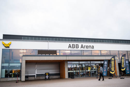 Exteriör vy över ABB Arena innan ishockeymatchen i