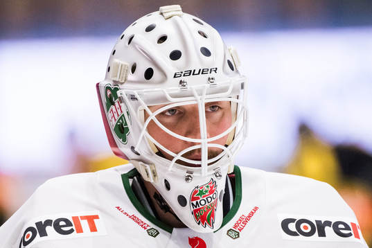 Modos målvakt Tex Williamsson innan ishockeymatchen i