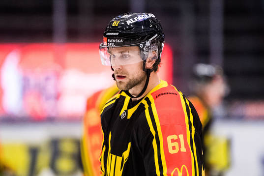 Västerås Daniel Gunnarsson innan ishockeymatchen i