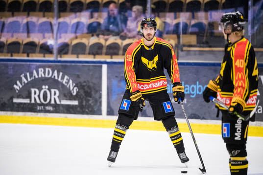 Västerås August Tornberg innan ishockeymatchen i