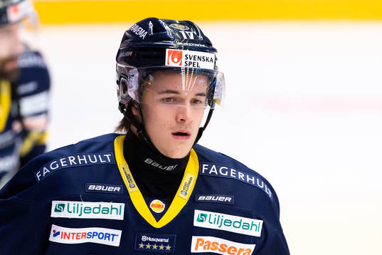 s Max Wennlund innan ishockeymatchen i Hockeyallsvenskan