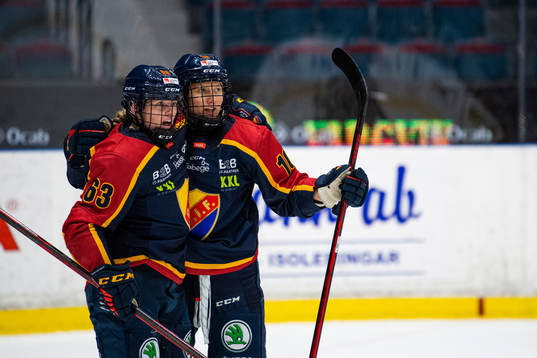 Djurgårdens Hannah Miller jublar med lagkamrater