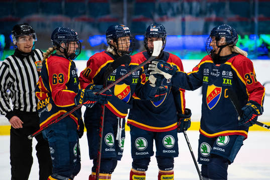 Djurgårdens Hannah Miller jublar med lagkamrater