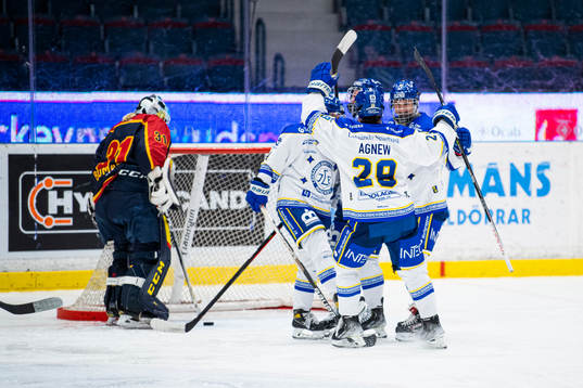 Leksands Wilma Johansson jublar med lagkamrater