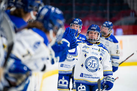 Leksands Wilma Johansson jublar med lagkamrater